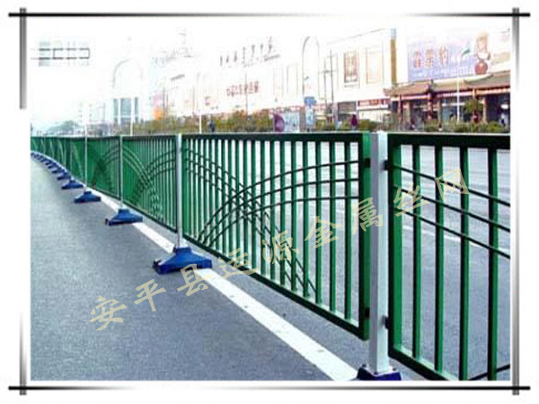 公路隔離柵欄
