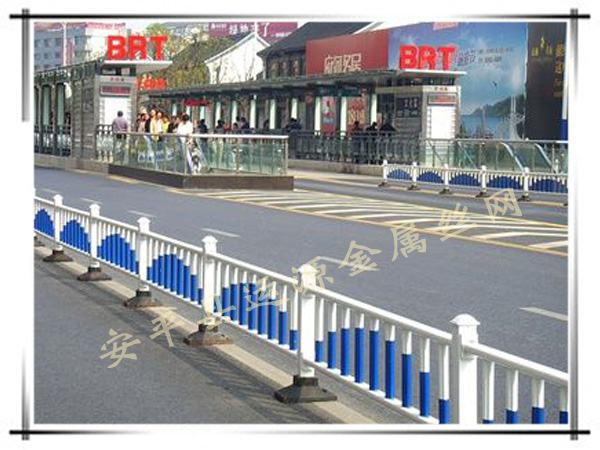 交通隔離護(hù)欄